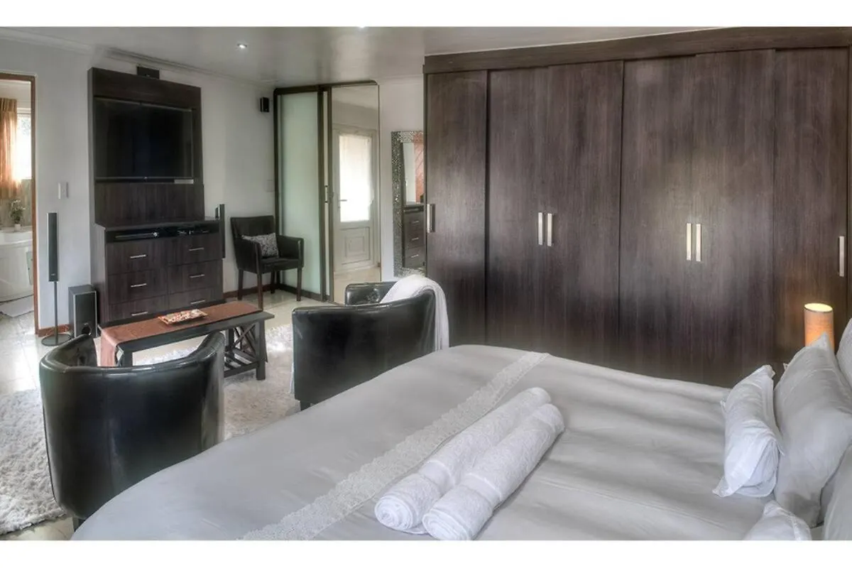 Tuscan Villa Felice Near West Coast ケープタウン 0*,  南アフリカ