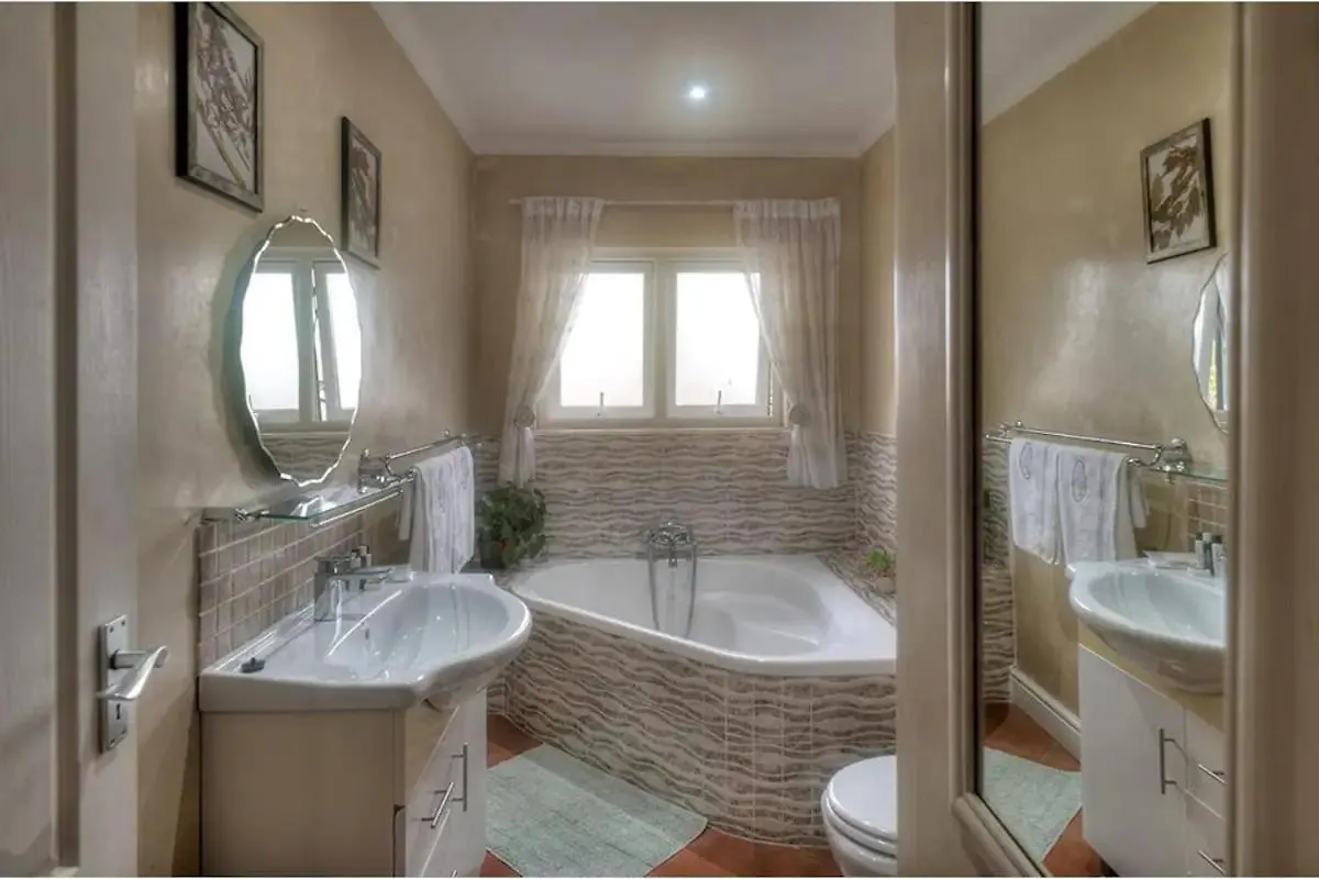 Tuscan Villa Felice Near West Coast ケープタウン